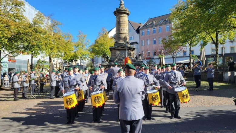 Musikkorps DEnkmal Kriegsgräberfürsorge Musikkorps DEnkmal Kriegsgräberfürsorge