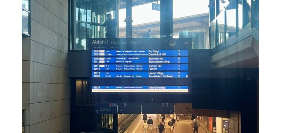 Bahnhof Anzeigetafel.jpg