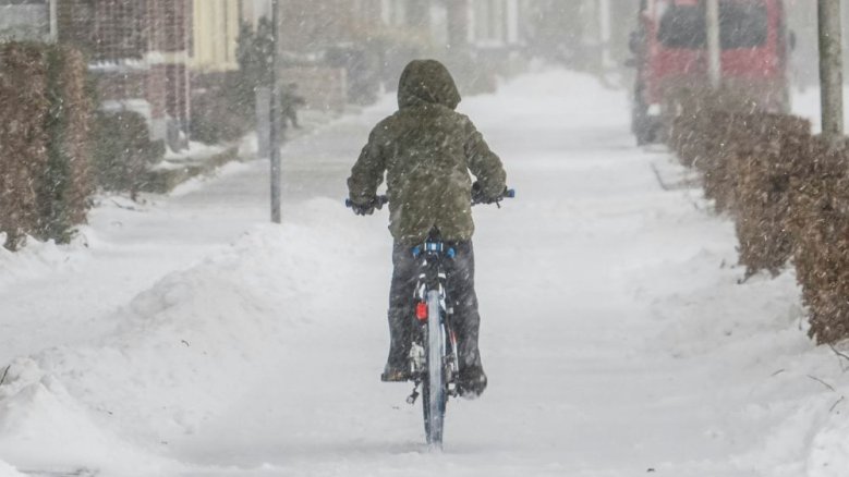 Radfahrer im Schnee Radfahrer im Schnee