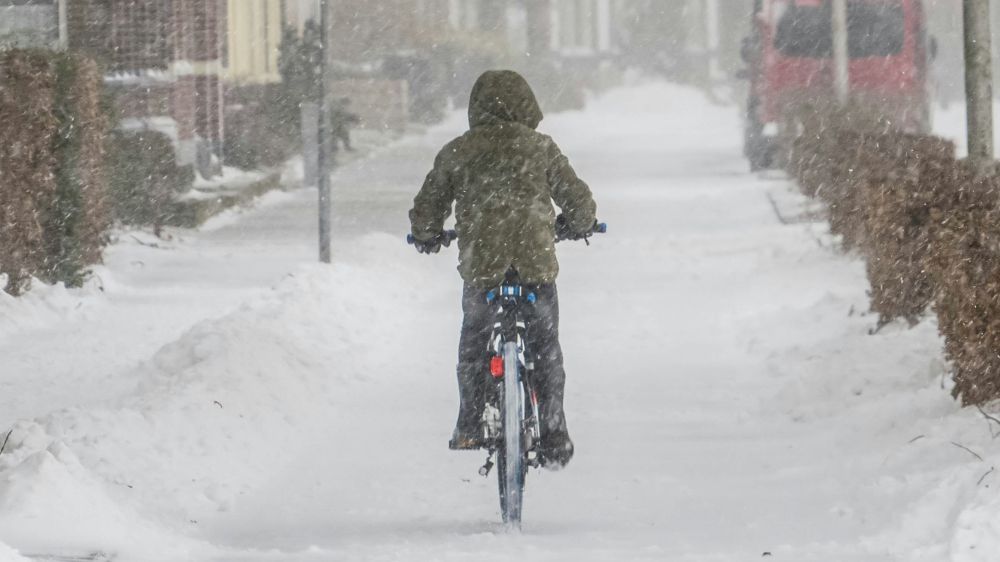 Radfahrer im  Schnee