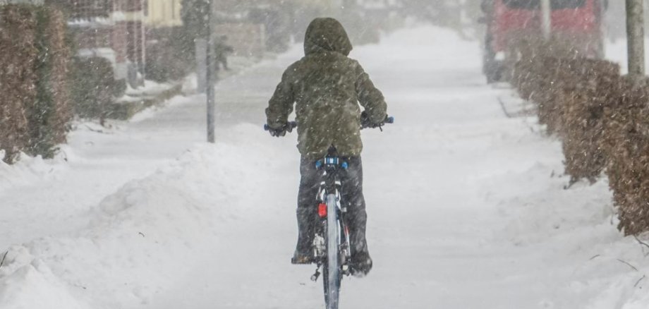 Radfahrer im Schnee Radfahrer im Schnee