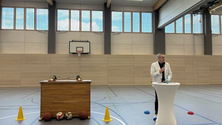 Sporthalle 6