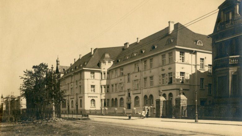 Besatzungsbauten.jpg Besatzungsbauten.jpg