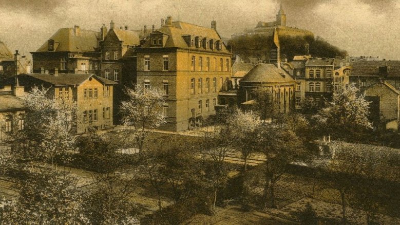 Hospital mit Garten Hospital mit Garten