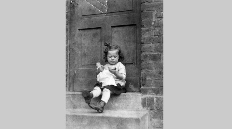 Kind Siegburg um 1920 Kind Siegburg um 1920