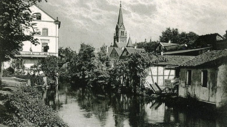 Mühlengraben mit Kirche Mühlengraben mit Kirche