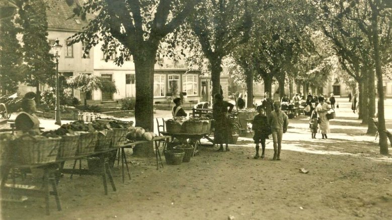 Wochenmarkt um 1920