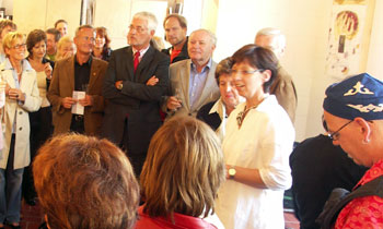 Bürgermeister Franz Huhn und zahlreiche Gäste am Eröffnungsabend
