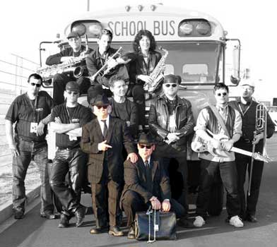 Das Bild zeigt die Blues Brothers Tribute Band Heart and Soul