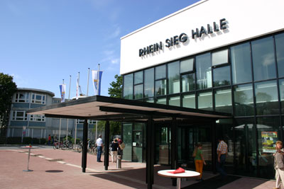 Das Foto zeigt die Rhein-Sieg-Halle von aussen