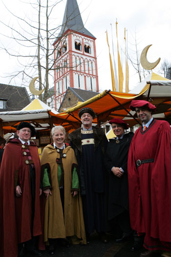 Das Foto zeigt die drei amtierenden Bürgermeister von Siegburg und aus den Partnerstädten Nogent-sur-Marne und Orestiada 