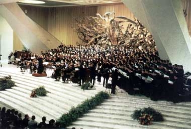 Das Bild zeigt das Orchester des Papstes