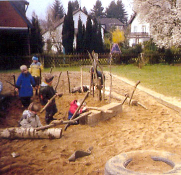 Spielende Kinder im Kindergarten Wolsdorf
