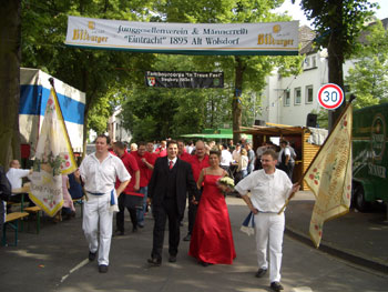 Das Bild zeigt das Maikönigspaar 2007 des Junggesellenvereins Rosenhügel, Ricarda Nietzsche und Andreas Fadel