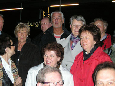 Das Bild zeigt die Teilnehmer aus Riga mit Bürgermeister Franz Huhn