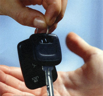 Das Bild zeigt einen Autoschlüssel