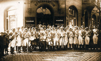 Die Funken im Jahr 1932 vor der Gaststätte Zur Eiche