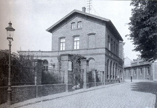 Blick auf das Verwaltungsgebäude des städtischen Gaswerks an der Ringstraße, 1898