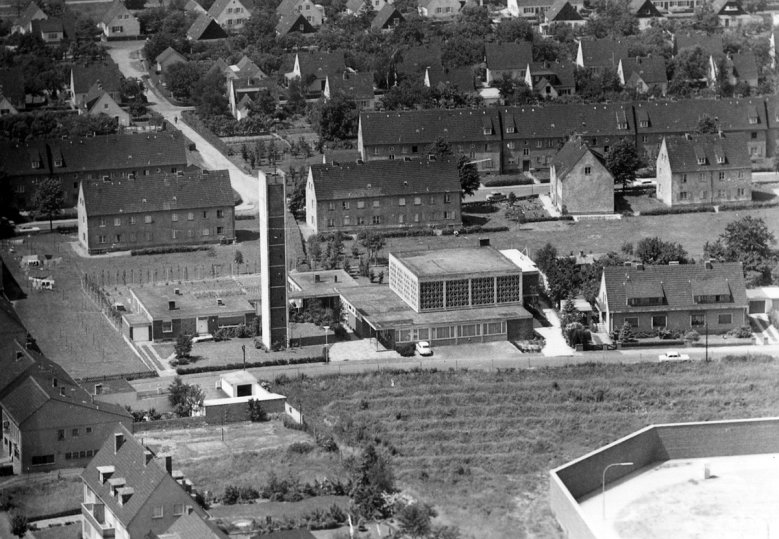 2020-08-07_jahnstrasse.jpg Areal zwischen Jahnstraße, Moltkestraße und Roonstraße bis zur Gneisenaustraße 1965