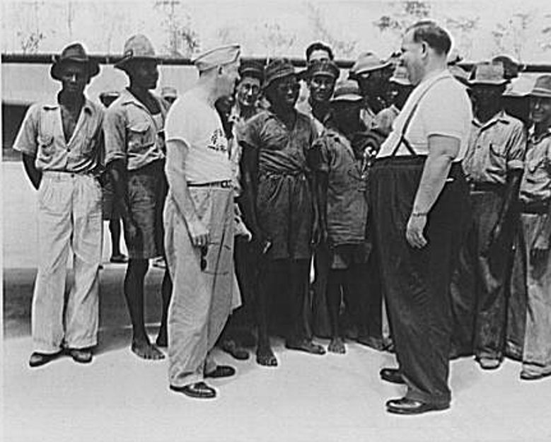 2020-08-07_laurel-hardy.jpg Stan Laurel und Oliver Hardy, 1943