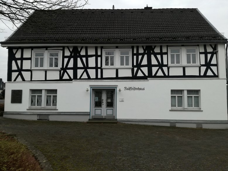2020-08-09_raiffeisenhaus-weyerbusch.jpg Raiffeisenhaus Weyerbusch