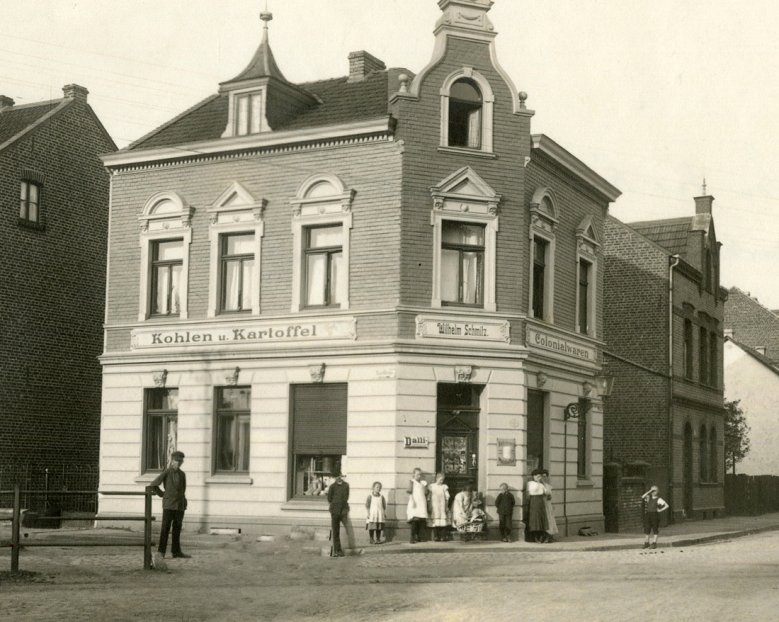 2020-08-19_kohlen-und-kartoffeln-ausschnitt.jpg "Kohlen und Kartoffeln", das Geschäft in der Kronprinzenstraße an der Ecke zur Nordstraße im Jahre 1912