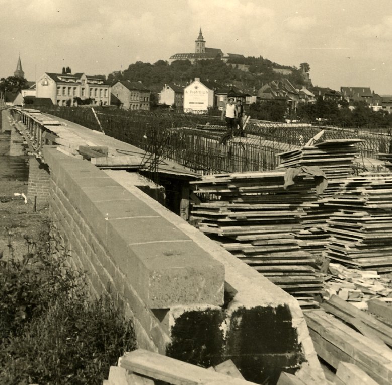 2020-07-03_siegbruecke-bau-1956.jpg Arbeiten an der neuen Siegbrücke 1956