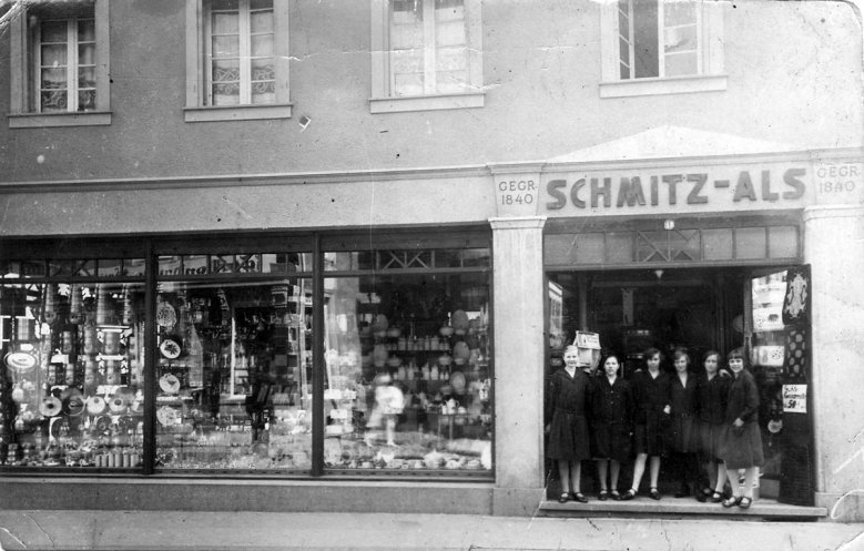2020-07-25_schmitz-Als-1928.jpg Eisenwarengeschäft Schmitz-Als, Kaiserstraße 19, aufgenommen im Jahre 1928