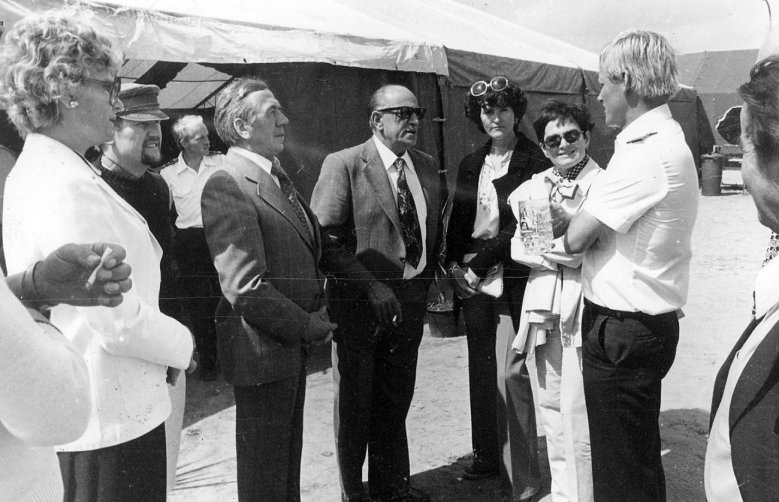 2020-06-21_wega.jpg Delegation des Siegburger Stadtrates 1977 bei einem Besuch der "Wega"