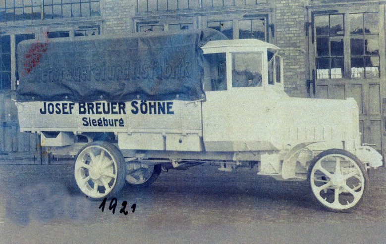 2020-11-19_breuer-1921.jpg Lieferfahrzeug der Brauerei Breuer in der Luisenstraße