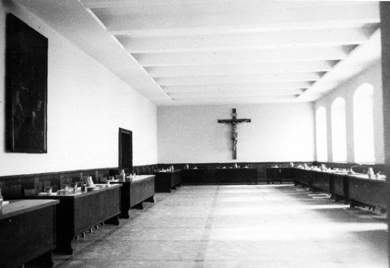 2020-11-25_abtei.jpg Abtei-Innenraum in den 1970er Jahren
