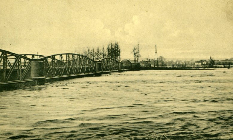 2020-10-17_siegbruecke-hochwasser-1909.jpg Siegburg-Mülldorfer-Brücke beim Februar-Hochwasser des Jahres 1909