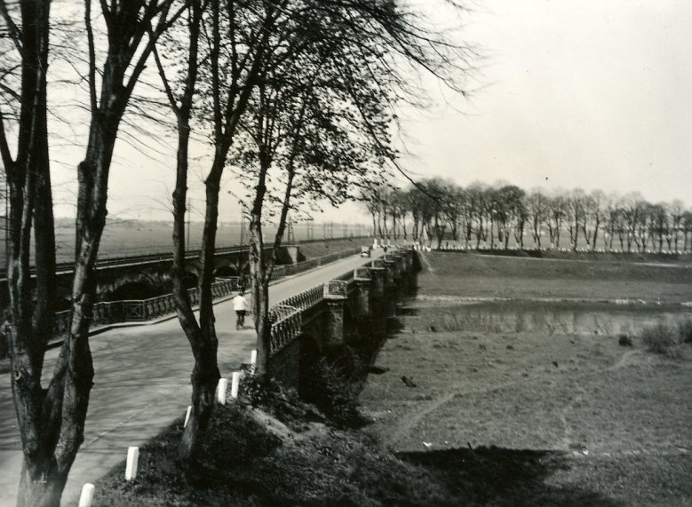 2020-10-27_buisdorfer-bruecke.jpg Buisdorfer Brücke um 1930, Blick Richtung Siegburg