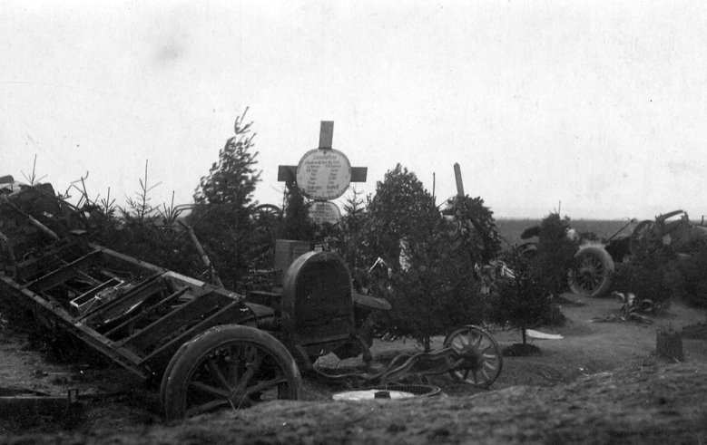 2020-09-27_kriegsbild.jpg Zerstörte deutsche Kolonne in Frankreich