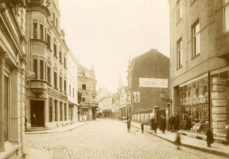 Bierther Das Hotel Bierther (links) um 1910 lag an der Ecke Bahnhofstraße/Ringstraße