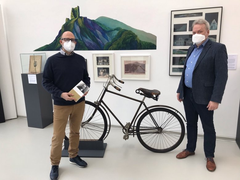 Humperdinckausstellung Dr. Matthias Corvin und Dr. Christain Ubber in der Humperdinck-Ausstellung im Stadtmuseum