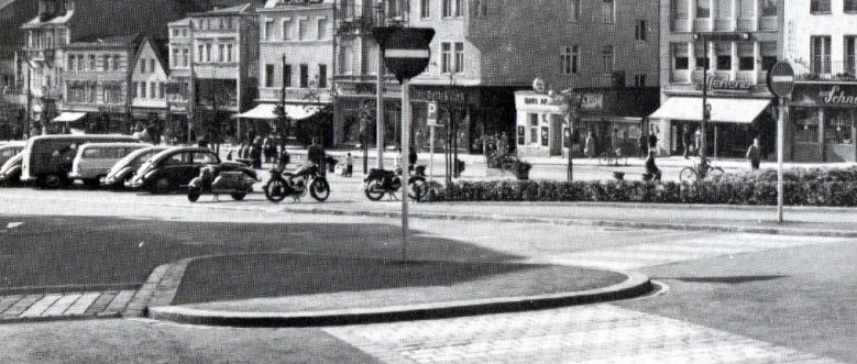 Zebrastreifen Der Markt 1958, da gab es Fußgängerüberwege in Siegburg, sogar schmuck gepflasterte