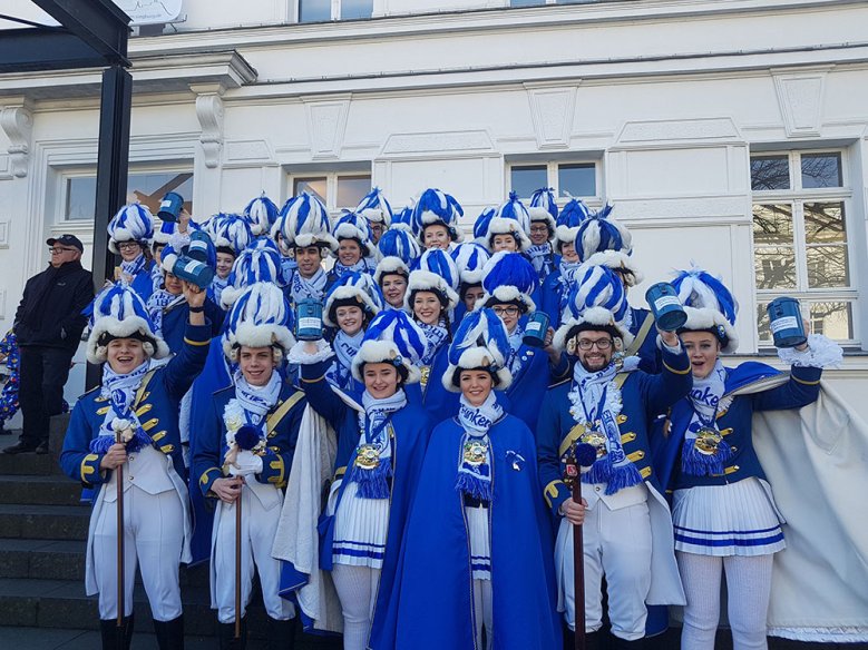 Funken Blau-Weiß Funken Blau-Weiß vor dem Stadtmuseum