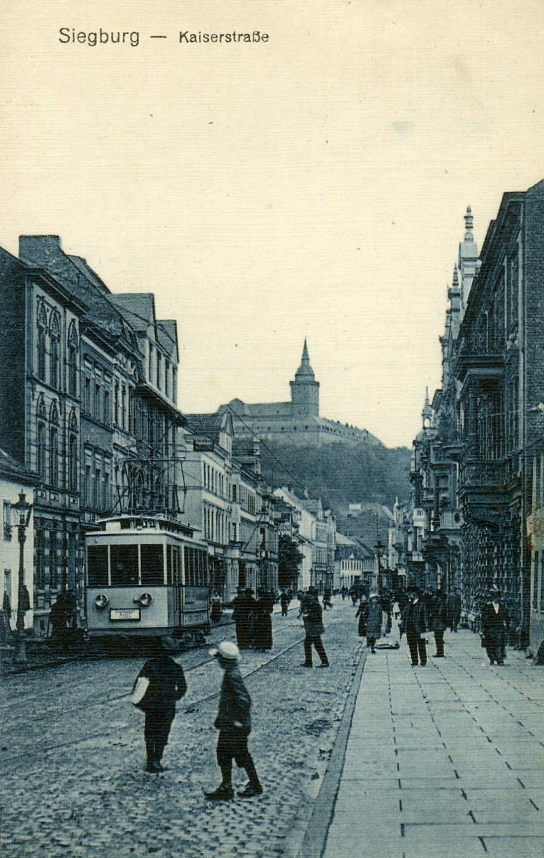 Starßenbahn Straßenbahn auf der Kaiserstraße