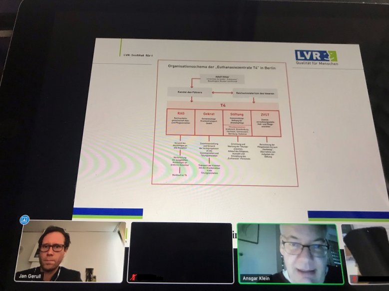 Medizinverbrechen Screenshot aus dem Online-Vortrag zu Medizinverbrechen während der NS-Zeit, zu sehen sind Moderator Jan Gerull und Referent Ansgar Klein