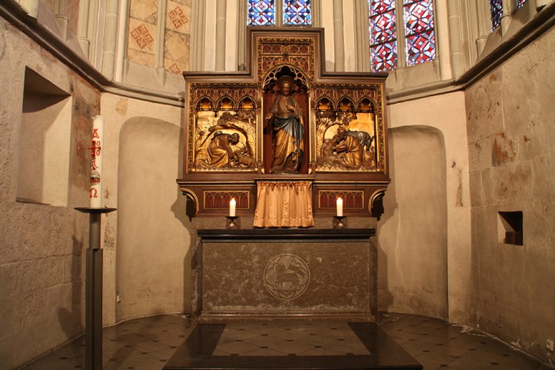 Der dreiteilige Altaraufsatz von St. Servatius Der dreiteilige Altaraufsatz im Seitenschiff von St. Servatius