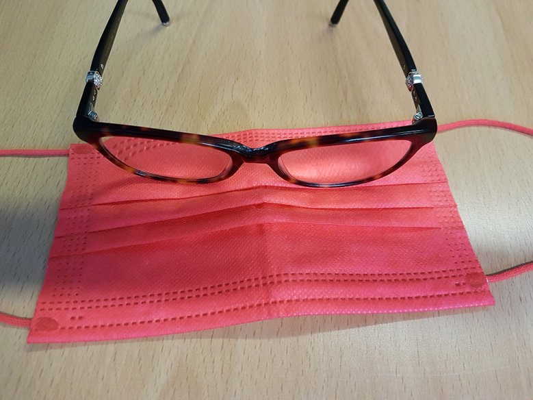 Maske und Brille Maske und Brille