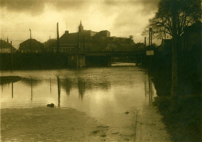 Hochwasser 1925/26 Silversterhochwasser - vom 31.12.1925 bis 3. Januar 1926 stand die Unterführung Bonner Straße unter Wasser