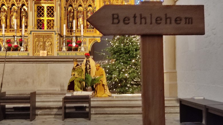 Sternsinger 2021 Sternsinger vor dem Altar