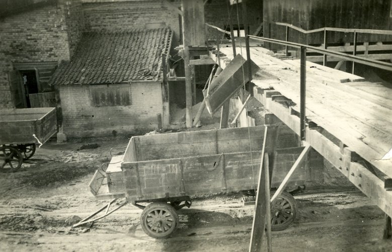 Tonfuhrwerk auf dem Stallberg in den 1920er Jahren Tonfuhrwerk der Firma Langel auf dem Stallberg in den 1920er Jahren