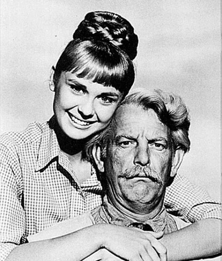 Debby Watson als Tammy mit Hausboot-Opa Debby Watson als Tammy mit Hausboot-Opa