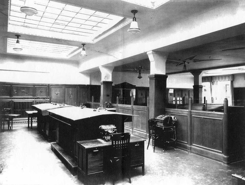 Schalterraum in der alten Kreissparkasse 1956 am Markt 1