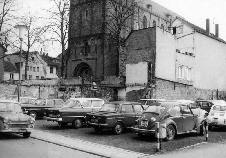 Griesgasse Autos parken auf dem Areal Griesgasse/Mühlenstraße in den frühen 1970-er-Jahren
