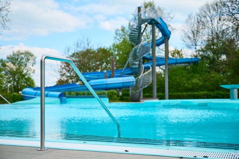 Oktopus Nichtschwimmerbecken mit Rutschbahn im Oktopus-Freibad