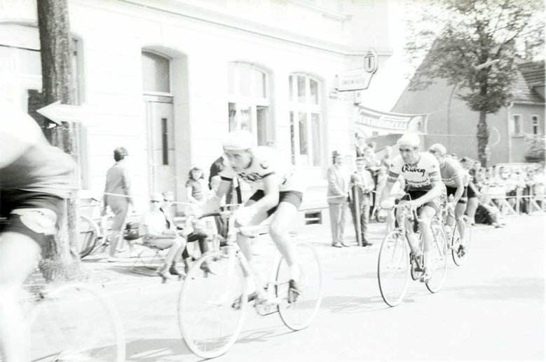 DM-Radrennen-1964 (Bargon) Rudi Altig 1964 bei der Deutschen Straßenmeisterschaft der Berufsfahrer in Siegburg auf der Papagei